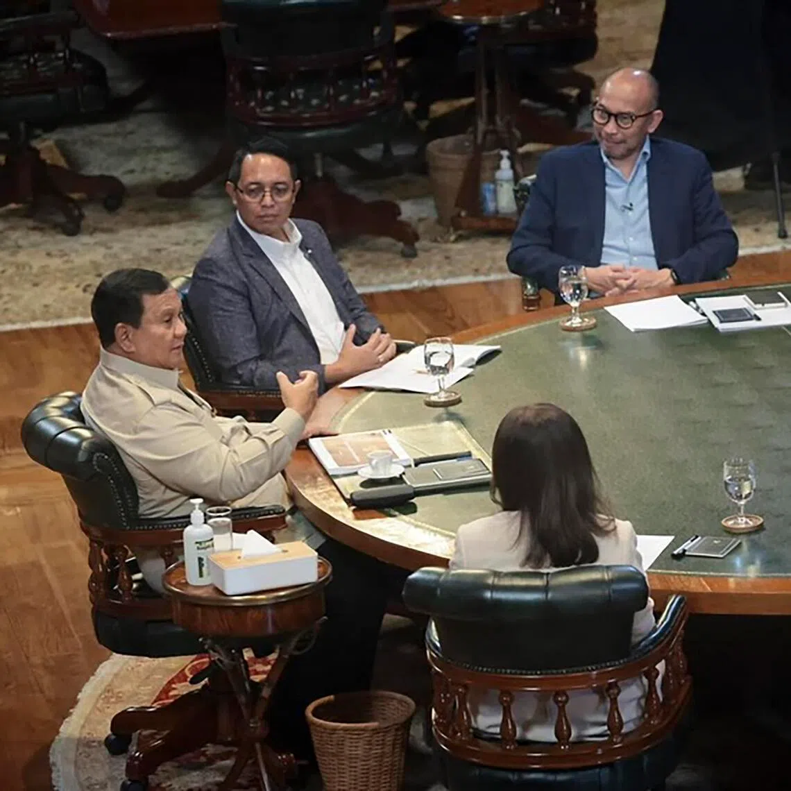 wyprabowo - Indonesian President Prabowo (left in light brown) holds a 6 1/2 hour discussion on March 17 on his policy agenda with experts and senior journalists in his private residence in Hambalang, West Java. 

PHOTO CREDIT: @PRESIDENREPUBLIKINDONESIA/ INSTAGRAM