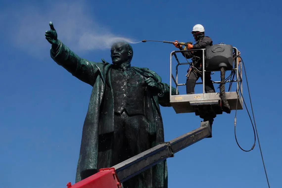 A municipal worker cleaning the statue of Soviet state founder Vladimir Lenin during preparations for the 156th anniversary of Lenin’s birthday in St. Petersburg, Russia, on April 20, 2026. 