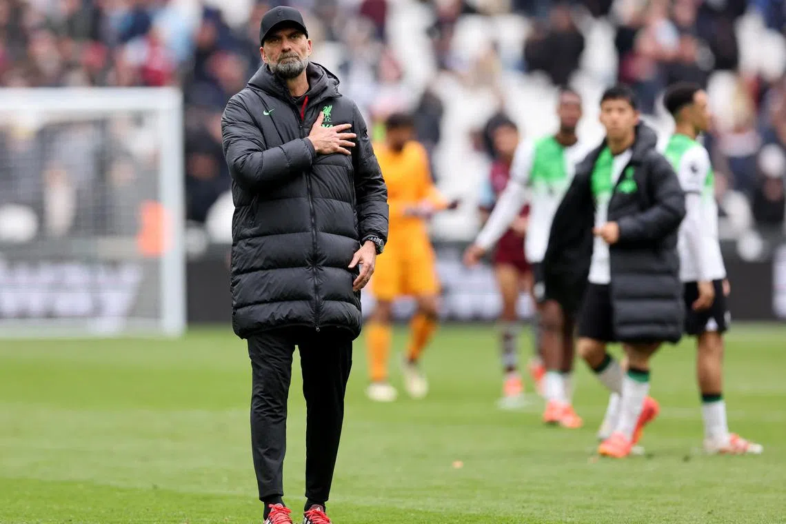 FILE PHOTO: Soccer Football - Premier League - West Ham United v Liverpool - London Stadium, London, Britain - April 27, 2024 Liverpool manager Juergen Klopp acknowledges fans after the match REUTERS/David Klein/File Photo