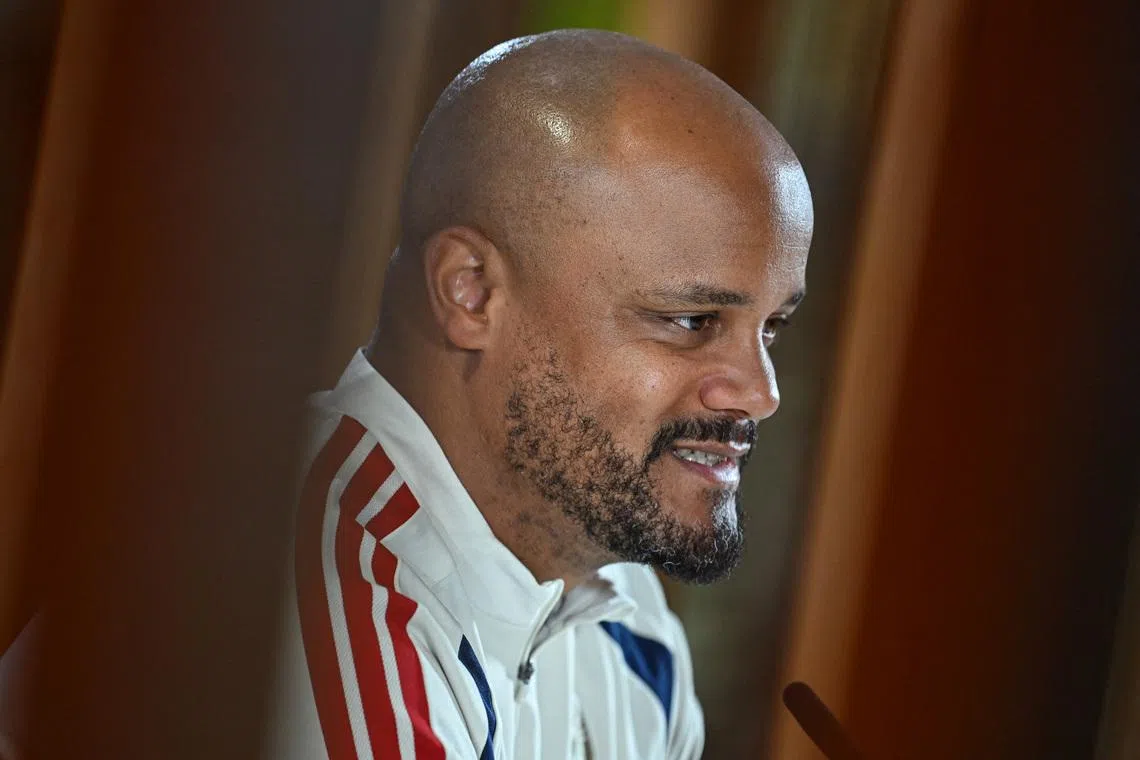 Soccer Football - UEFA Champions League - Bayern Munich Press Conference - Saebener Strasse, Munich, Germany - May 5, 2026 Bayern Munich coach Vincent Kompany during the press conference REUTERS/Angelika Warmuth