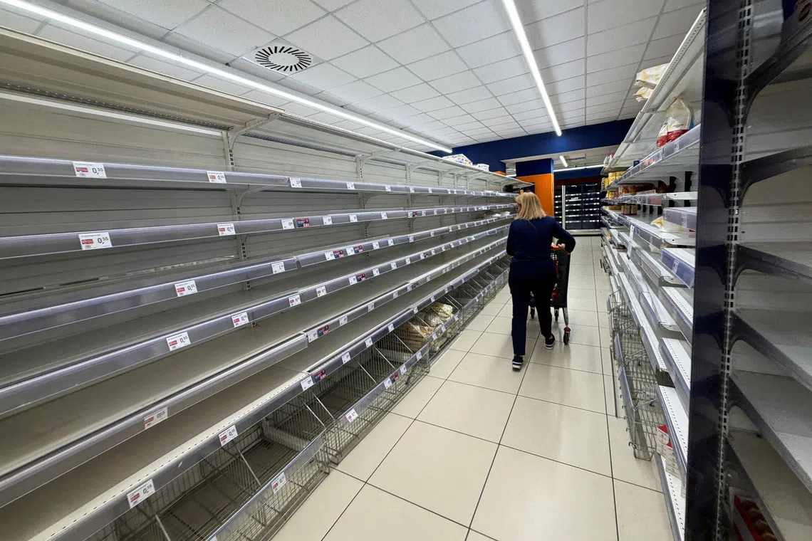 A supermarket in the Italian city of Naples on Oct 20. Deliveries have been disrupted amid ongoing protests by truck drivers over fuel prices and the cost of living.