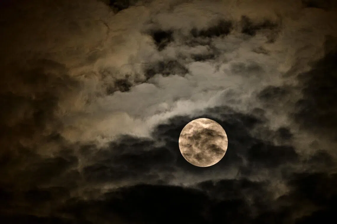 Japan has decided to step up efforts to lead international coordination on space junk around the Moon before the situation becomes serious.