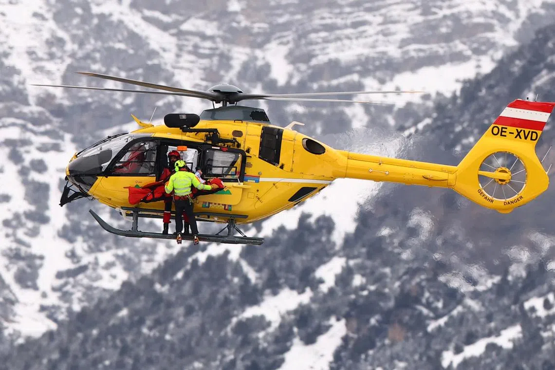 Milano Cortina 2026 Olympics - Alpine Skiing - Men's Downhill Training - Stelvio Ski Centre, Bormio, Italy - February 04, 2026 Fredrik Moeller of Norway is carried away in a helicopter after crashing during training REUTERS/Christian Hartmann