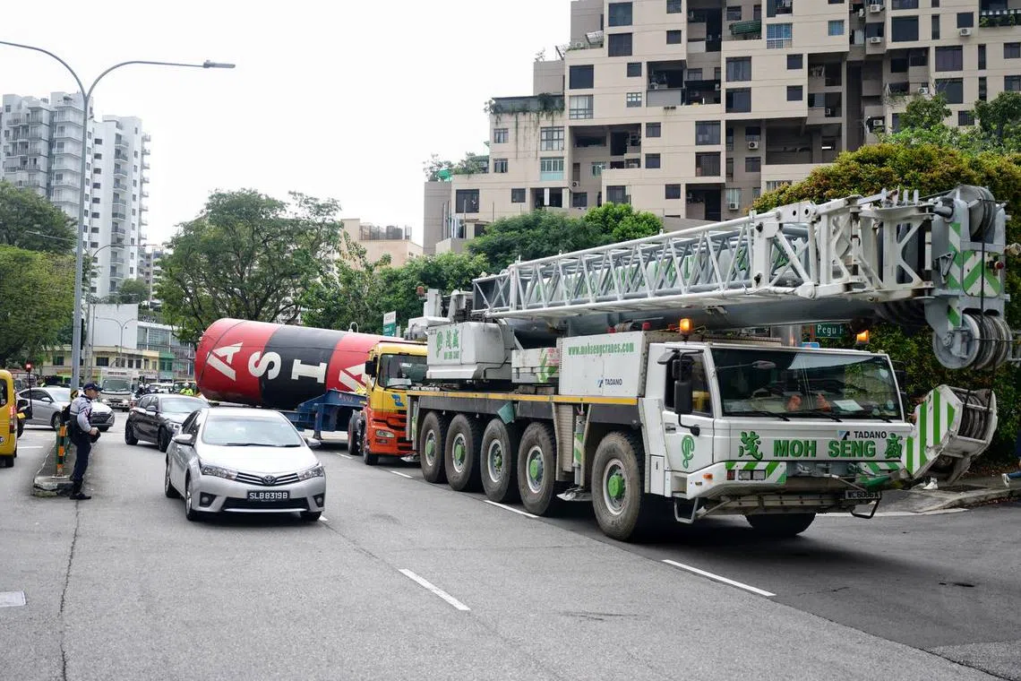 A trailer accident along Balestier Road towards Thomson Road caused a two-hour traffic snarl on the morning of March 21, after a silo tank it was carrying became dislodged.  