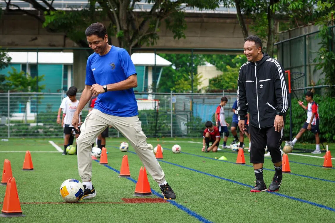 Mayor of South East District Dinesh Vasu Dash (left, in blue shirt) joined former Singapore national footballer Fandi Ahmad (right, in black tracksuit) at the first run of Football Clinic @ South East.


