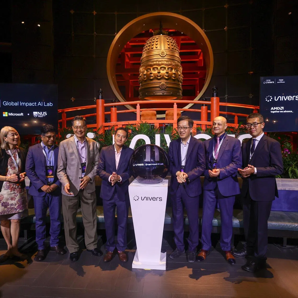 CMG20251028-PekYL02白艳琳/张俊/Launch of Singapore’s first Global Impact AI Lab in the energy sector [KOMA MBS]

(L-R) 
Ms Joan Tay, Director, NUS Centre for Future-Ready Graduates; Mr Saj Kumar, Regional Director, Manufacturing and Mobility of Microsoft APAC; Ko Kheng Hwa, Chairman of Univers; Senior Minister of State, Ministry of Digital Development and Information, Mr Tan Kiat How, Michele Ding, Global Executive Director of Univers; Dr Giulio Corradi AMD fellow principal system Architect IRH; Chun Yin Mak, Global Senior Vice President launching Singapore’s first Global Impact AI Lab in the entry sector held at KOMA Marina Bay Sands on Oct 28, 2025.