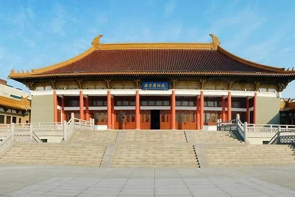 A Ming Dynasty painting, donated to Nanjing Museum that turned up for auction, sparked an investigation into the museum's handling of its artefacts.