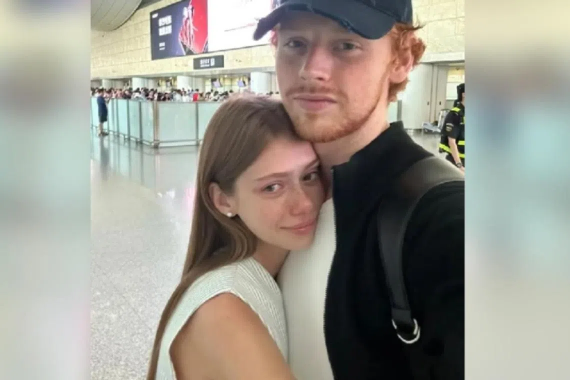 Blogger YourKris shared pictures of her being brought to tears while seeing off her boyfriend at the airport.