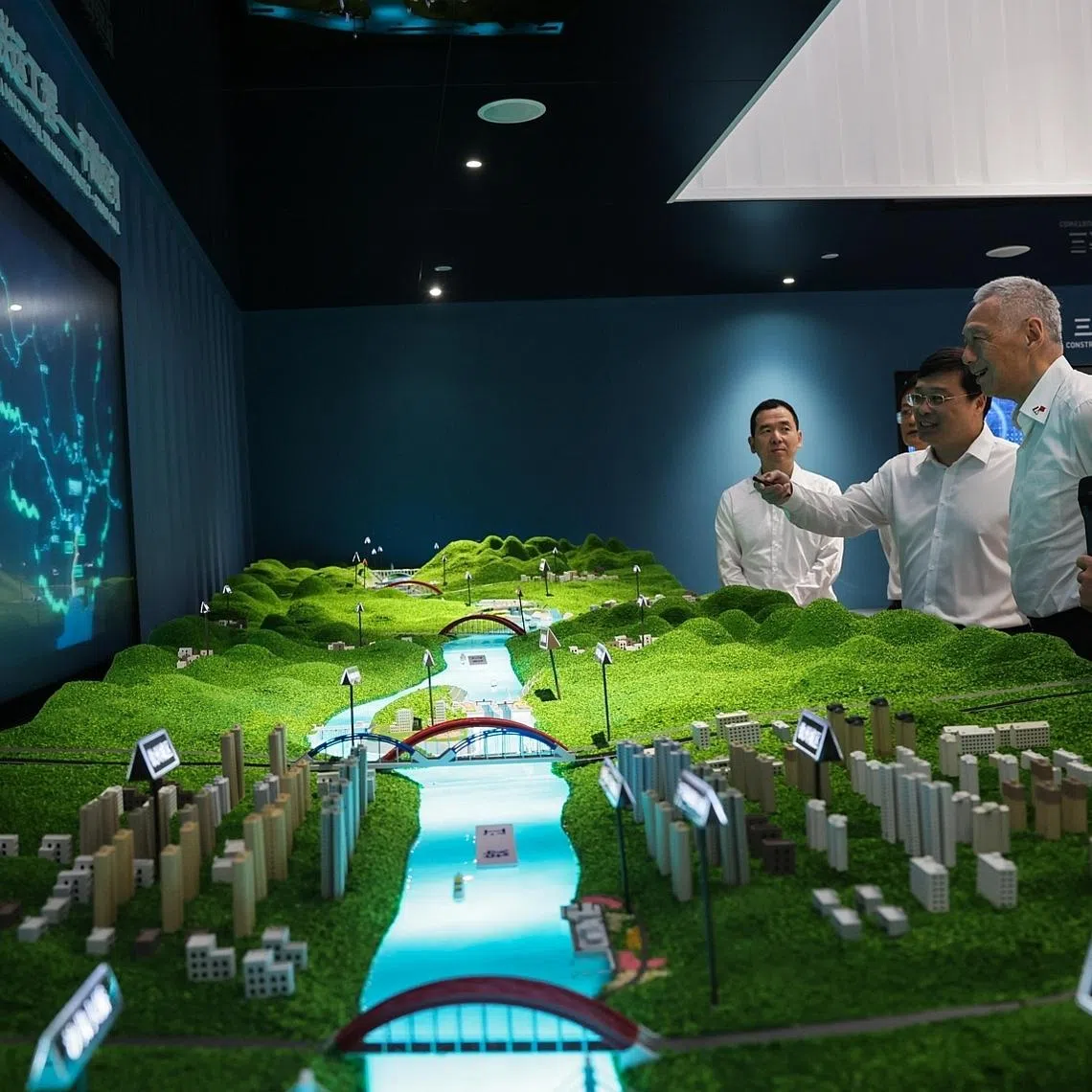 Senior Minister Lee Hsien Loong (centre) with (from left) Beibu Gulf International Port Group general manager Ma Zhengguo and Guangxi Zhuang Autonomous Region People's Government chairman Wei Tao in Nanning, Guangxi, on May 18.