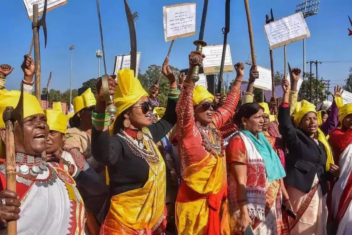 Sarna tribals with their traditional weapons stage a rally in Jharkhand. PHOTO: JANAJATI SURAKSHA MANCH 