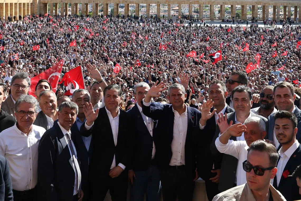 FILE PHOTO: Ozgur Ozel, the ousted chairman of the main opposition Republican People’s Party (CHP), and his supporters visit the mausoleum of modern Turkey’s founder Mustafa Kemal Ataturk in Ankara, Turkey, May 30, 2026. REUTERS/Efekan Akyuz/File Photo