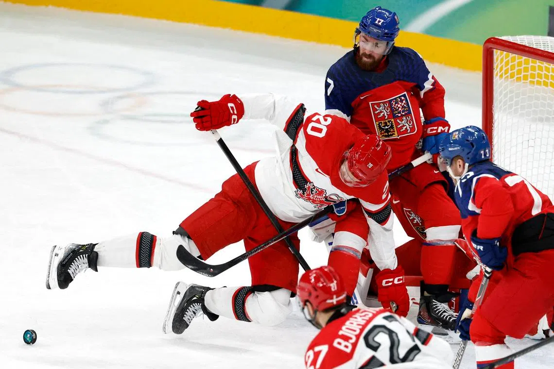 Milano Cortina 2026 Olympics - Ice Hockey - Men's Qualification Play-off - Czech Republic vs Denmark - Milano Santagiulia Ice Hockey Arena, Milan, Italy - February 17, 2026. Lars Eller of Denmark in action with Filip Hronek of Czech Republic and Ondrej Kase of Czech Republic during the match REUTERS/David W Cerny