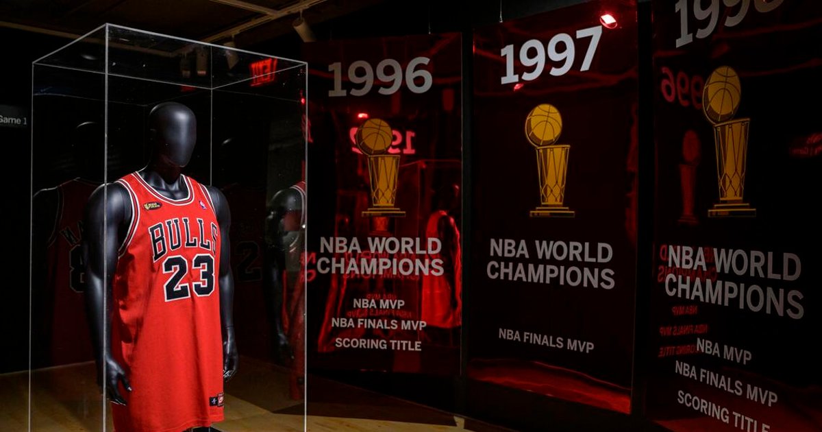 Michael Jordan’s Game 2 ‘98 Finals jersey sells for record US$14 million