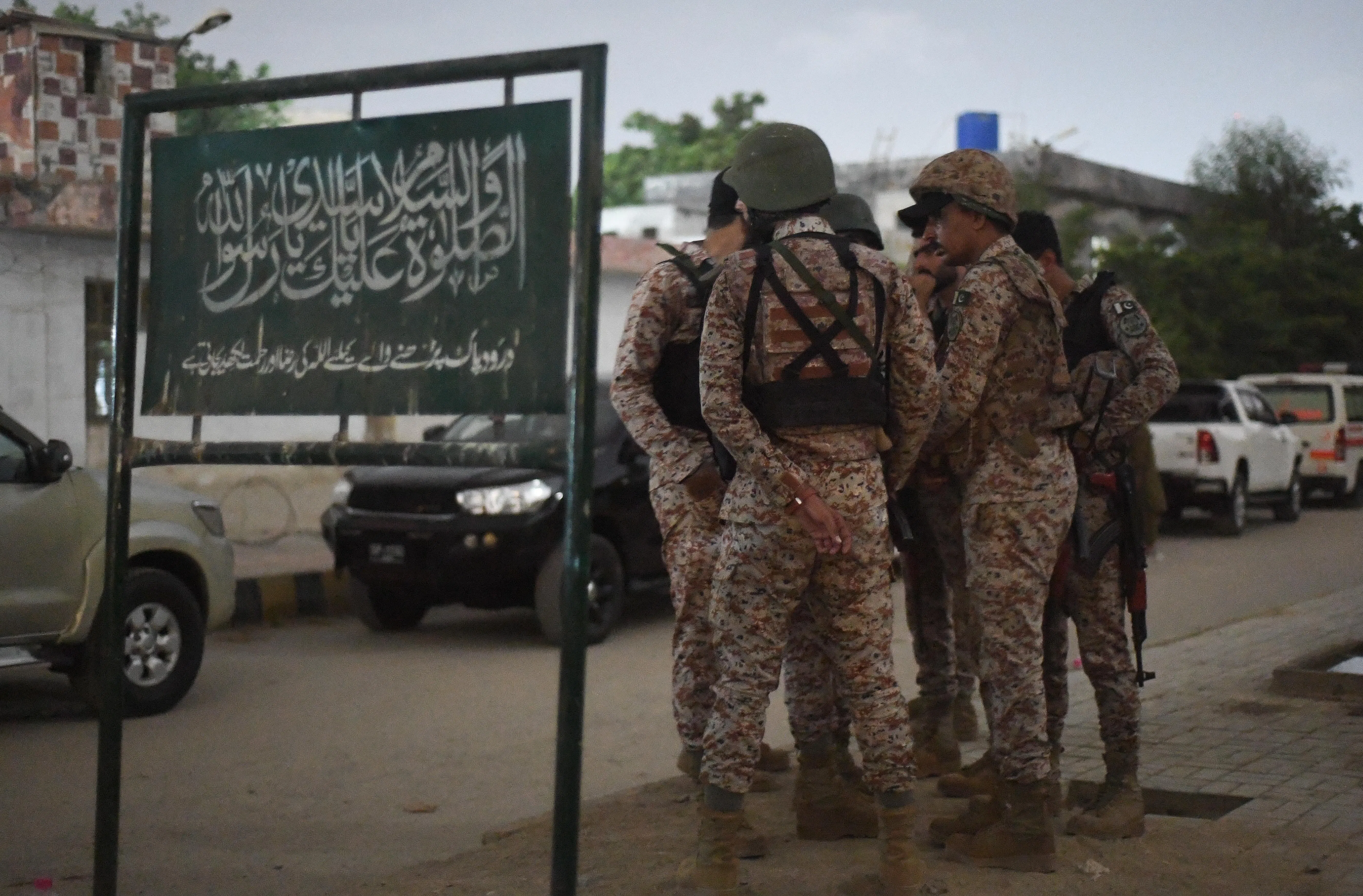 epa13069347 Paramilitary Rangers secure the perimeter in Gulistan-e-Jauhar in Karachi, Pakistan, 27 June 2026. At least three soldiers and three militants were killed after militants attacked a Pakistan Rangers provincial headquarters, police said.  EPA/SHAHZAIB AKBER