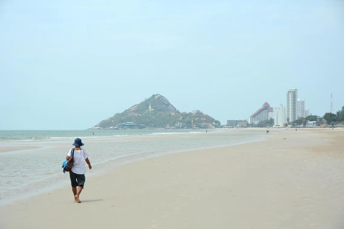 lkhuahin - Hua Hin’s quiet, almost deserted beaches in the low season make it a great getaway, especially if you’re looking to get away from the usual beach crowds.