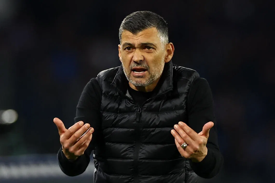 FILE PHOTO: Soccer Football - Serie A - Napoli v AC Milan - Stadio Diego Armando Maradona, Naples, Italy - March 30, 2025 AC Milan coach Sergio Conceicao reacts during the match REUTERS/Ciro De Luca/File Photo