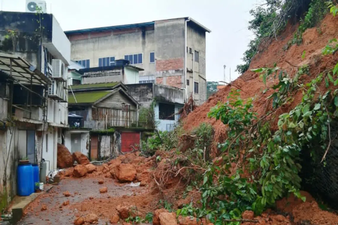 A landslide occurred in Raub, Pahang, on Dec 18, 2022, dislodging huge boulders that almost hit the business premises at Jalan Tun Razak. 