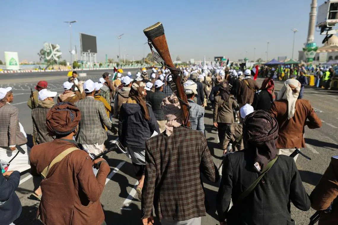 Newly recruited fighters who joined a Houthi military force intended to be sent to fight in support of the Palestinians in the Gaza Strip, march during a parade in Sanaa, Yemen December 2, 2023. REUTERS/Khaled Abdullah/File Photo