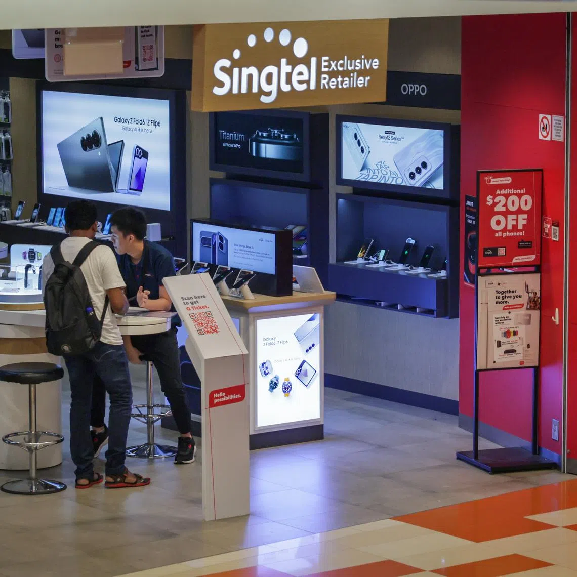 Singapore’s largest telco Singtel ended the week higher after an initial fall.