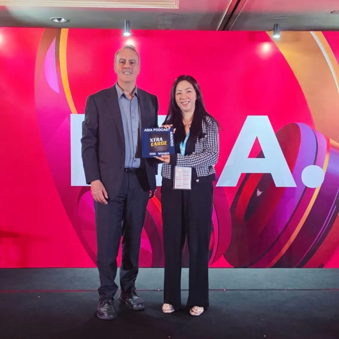 EMTM Radio’s head of product development, promotions and audience engagement Serene Lim (right) receiving the Asia Podcast Award from Mr Steve Ahern, Publisher of Radioinfo and Radiotoday, Australia.