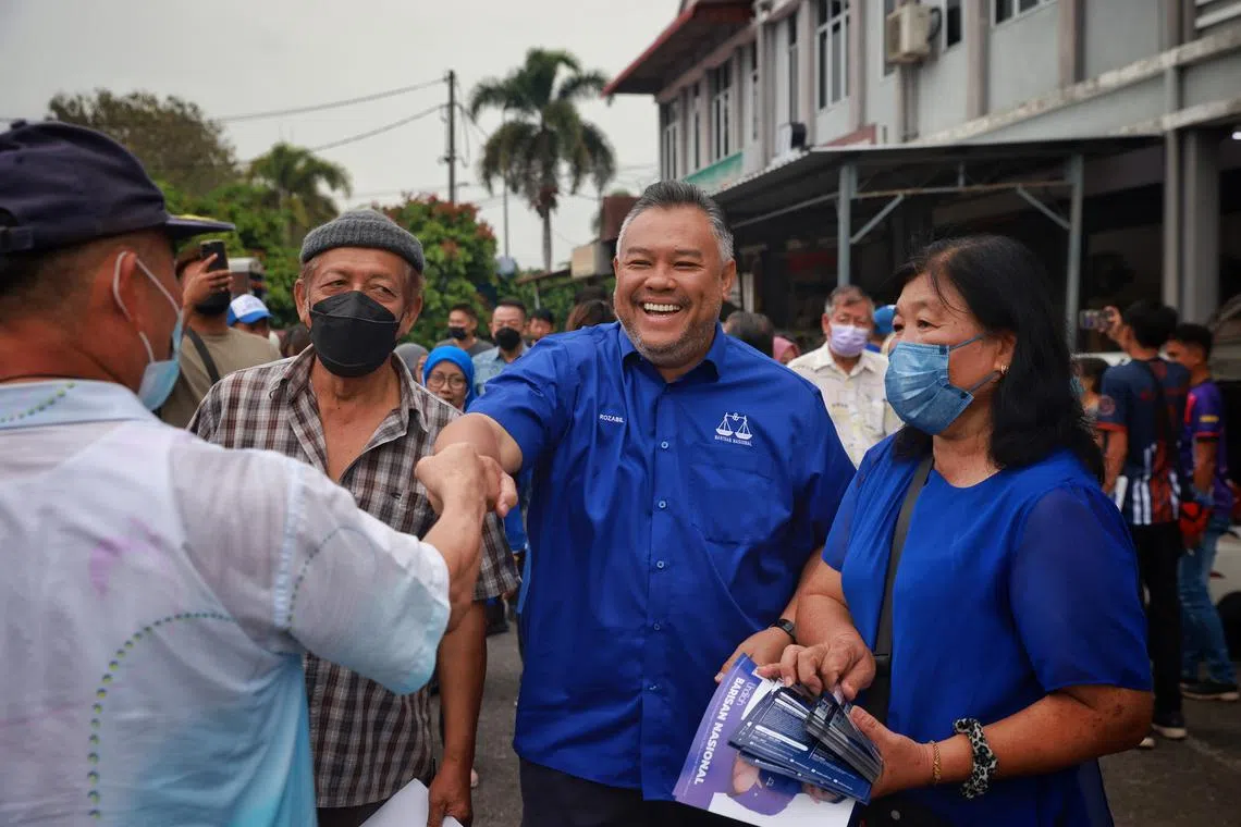 ST20221108_202242679139/pixmsia/Jason Quah
Rozabil Abdul Rahman of BN campaigning in Perlis on 10 Nov, 2022.