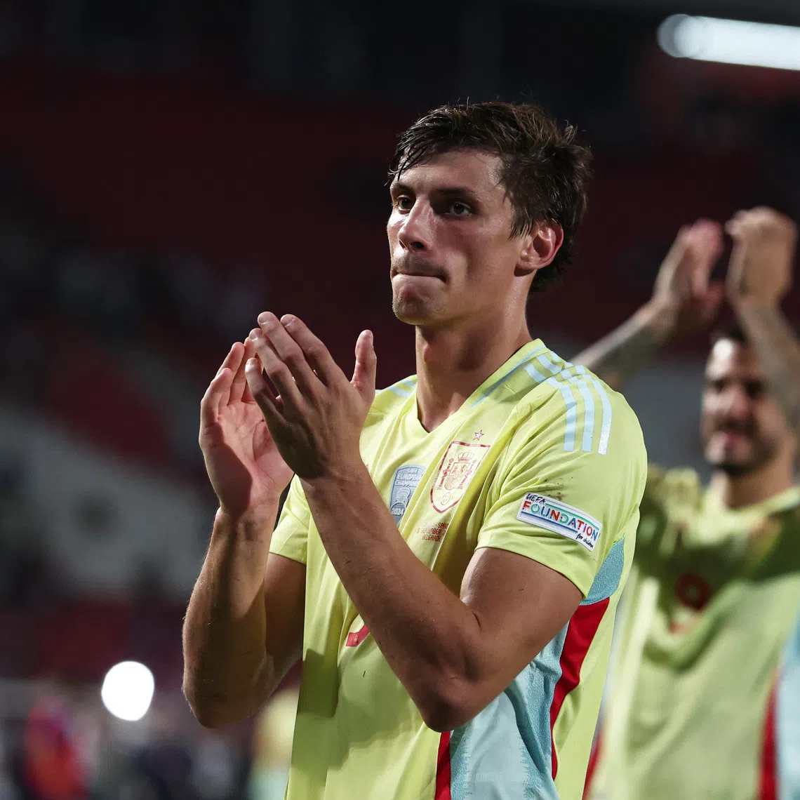 Soccer Football - Nations League - League A - Group 4 - Serbia v Spain - Red Star Stadium, Belgrade, Serbia - September 5, 2024 Spain's Robin Le Normand applauds fans at the end of the match REUTERS/Zorana Jevtic
