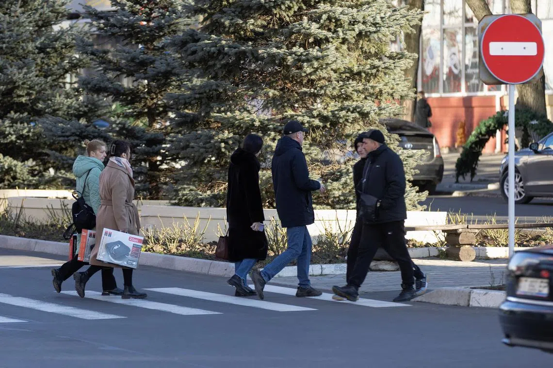 FILE PHOTO: Pedestrians cross a road in Tiraspol, Moldova's breakaway region of Transdniestria, January 4, 2025. REUTERS/Vladislav Bachev/File Photo