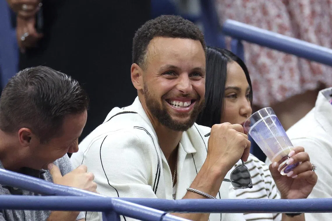 Stephen Curry watching the US Open tennis final between Aryna Sabalenka and Jessica Pegula.