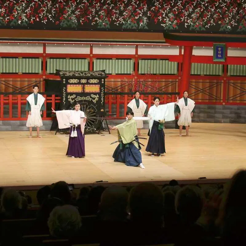 The students performed under the instruction of kabuki actor Nakamura Kazutaro – who undertook a similar role for the blockbuster film Kokuho.