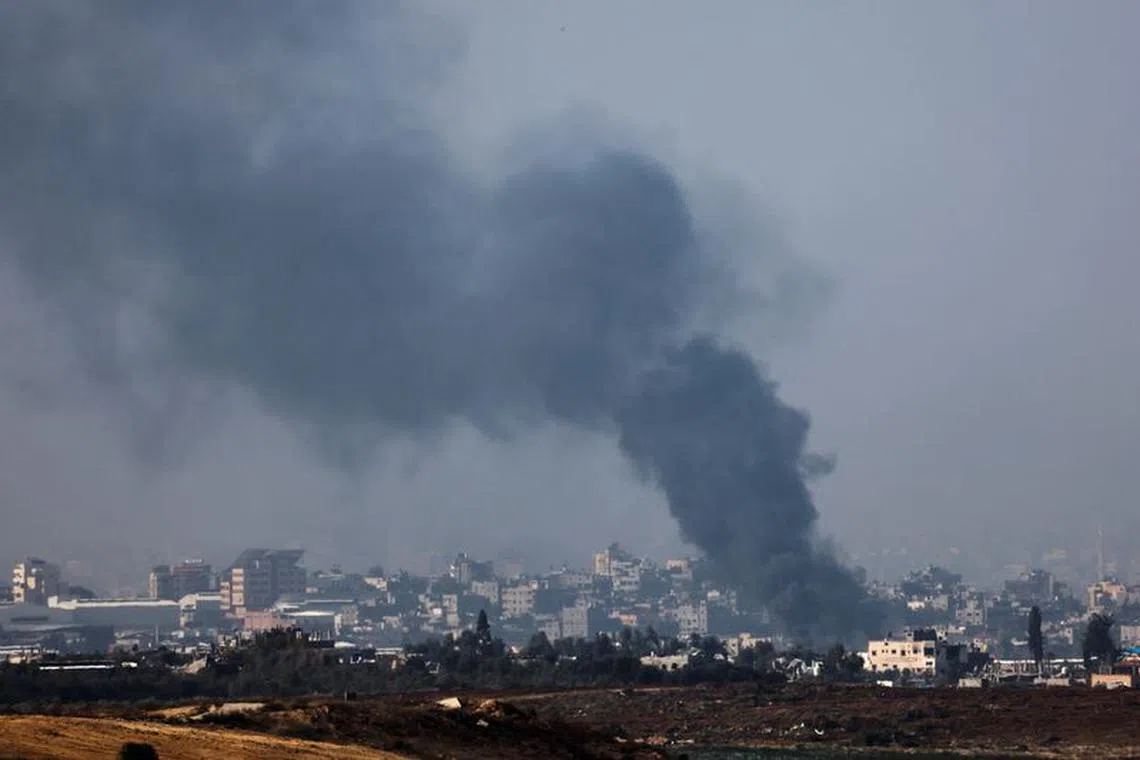 Smoke rises over northern Gaza following Israeli air strikes, after a temporary truce between Israel and the Palestinian Islamist group Hamas expired, as seen from Israel's border with Gaza in southern Israel, December 1, 2023. REUTERS/Amir Cohen/File Photo