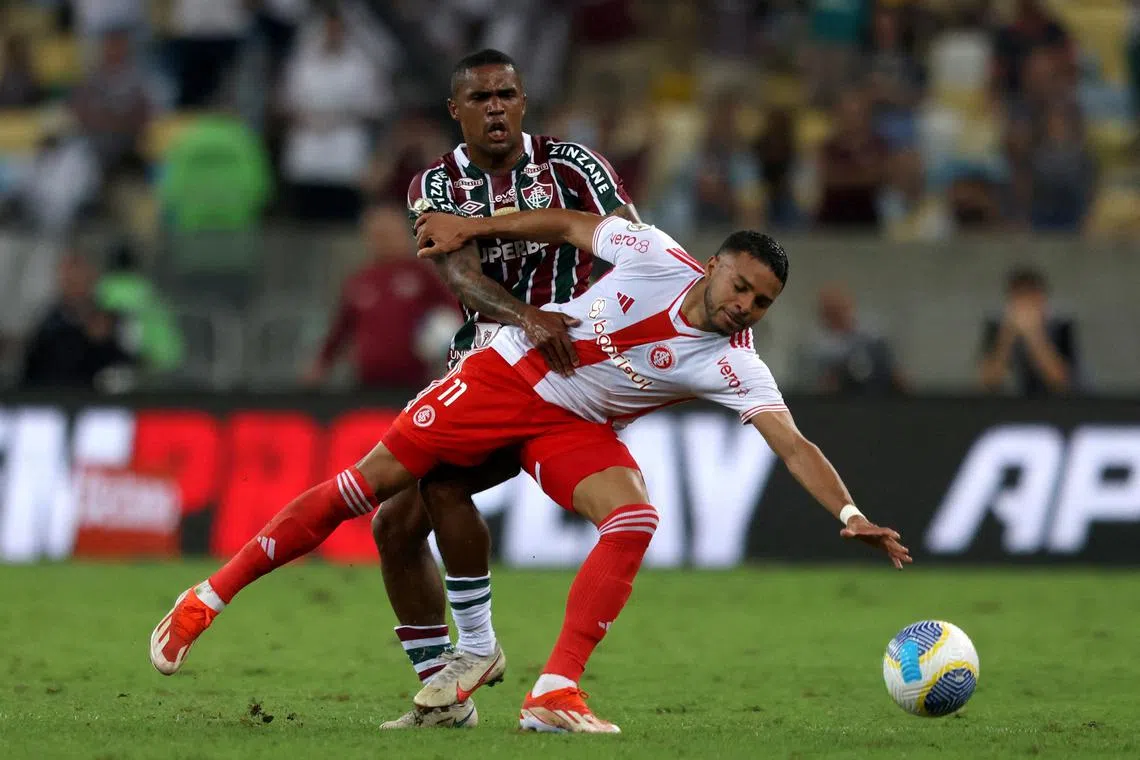 FILE PHOTO: Soccer Football - Brasileiro Championship - Fluminense v Internacional - Estadio Maracana, Rio de Janeiro, Brazil - July 4, 2024 Internacional's Wanderson in action with Fluminense's Douglas Costa REUTERS/Sergio Moraes/File Photo