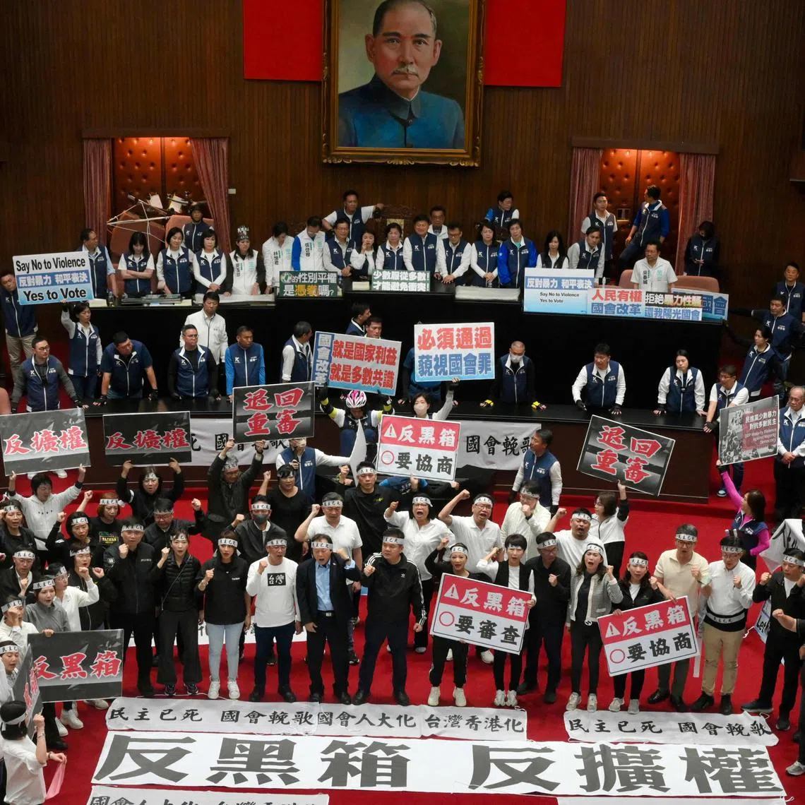 The Kuomintang has accused the ruling Democratic Progressive Party of blocking reform of the legislature and not engaging in serious debate.