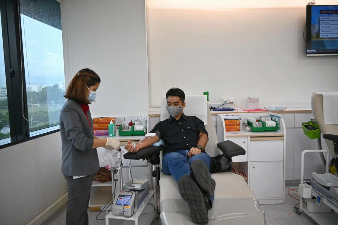 Fauzi djauhari, 44, solution consultant, donating blood at the Blood Bank in Woodlands Civic Centre on 2 December 2022.


/Story on how more people are having to defer blood donation due to having travelled to "high risk" regions as borders reopen following the Covid-19 pandemic and travel picks up during the year-end holidays.