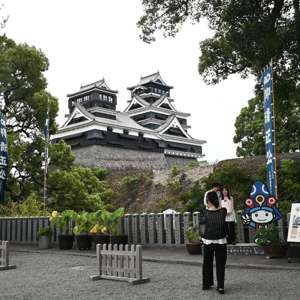 Kumamoto Castle, damaged by an earthquake, is undergoing restoration work.