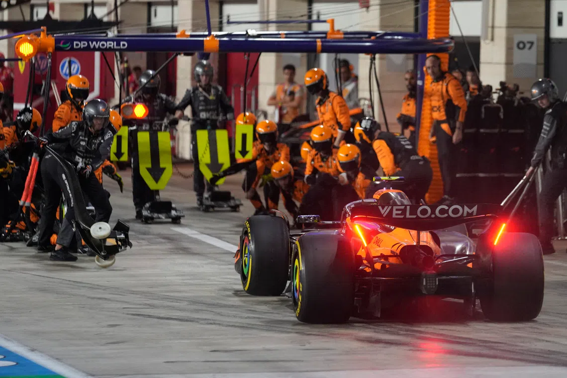 Formula One F1 - Qatar Grand Prix - Lusail International Circuit, Lusail, Qatar - November 30, 2025 McLaren's Lando Norris pit stops during the race Pool via REUTERS/Altaf Qadri