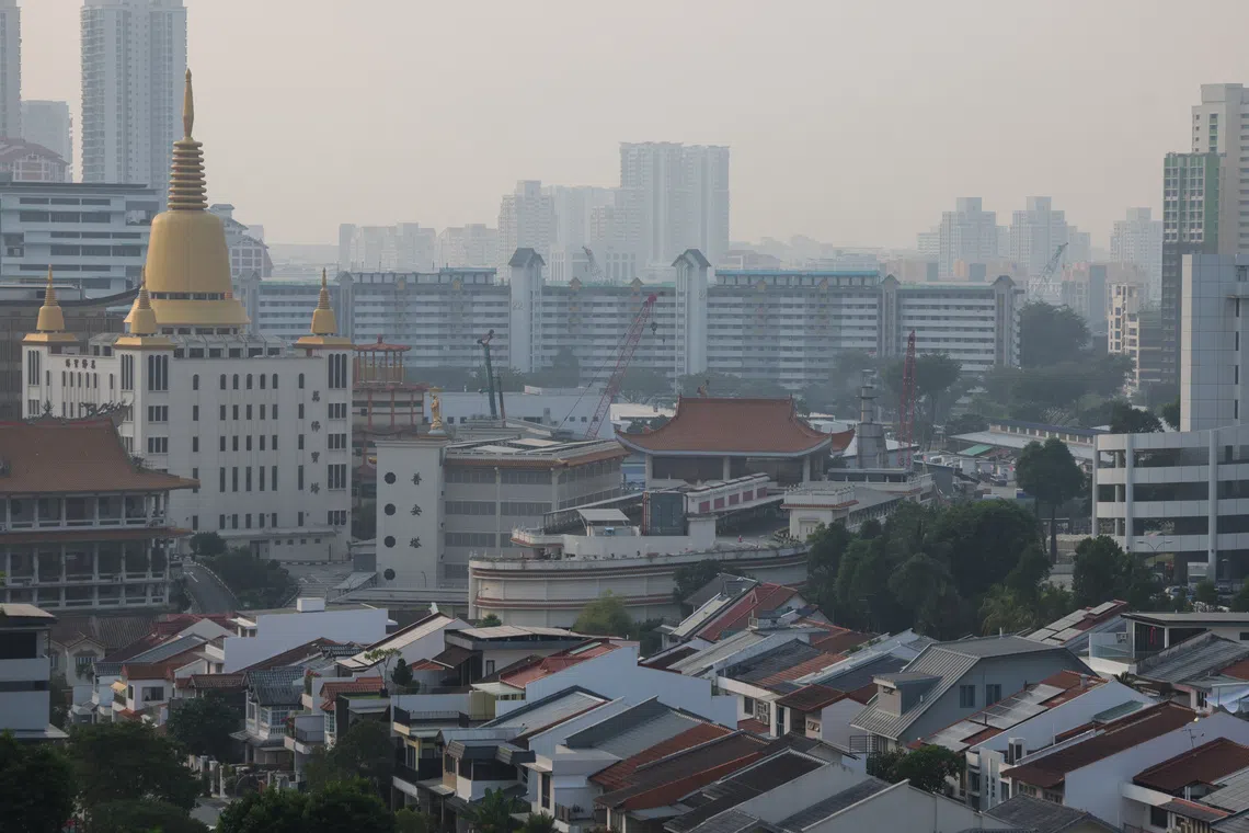 The haze condition as seen from Sin Ming Ave at 8.05am. 24 hr PSI reading is 103.