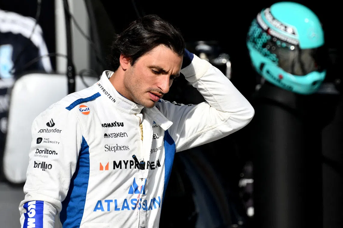 FILE PHOTO: Formula One F1 - Italian Grand Prix - Autodromo Nazionale Monza, Monza, Italy - September 6, 2025 Williams' Carlos Sainz Jr.  during qualifying Pool via REUTERS/Marco Bertorello/File Photo