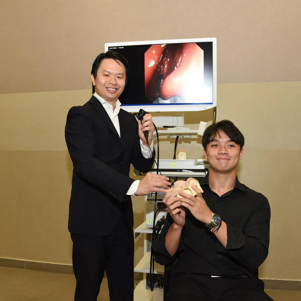 azrhinitis22 - From left : Adj A/Prof Ng Chew Lip, 41 Senior Consultant, Department of Otolaryngology - Head & Neck Surgery (ENT), NTFGH with his patient Ryan Lim, 21, who has spent years managing allergic rhinitis, often waking up congested a fatigued. Photo was taken at Ng Teng Fong General Hospital on July 22 , 2025.

Story about Ng Teng Fong General Hospital launching a national $4.6 million AI-driven platform to transform the management of allergic rhinitis, asthma, tinnitus, and other chronic diseases.

ST Photo : Desmond Wee
