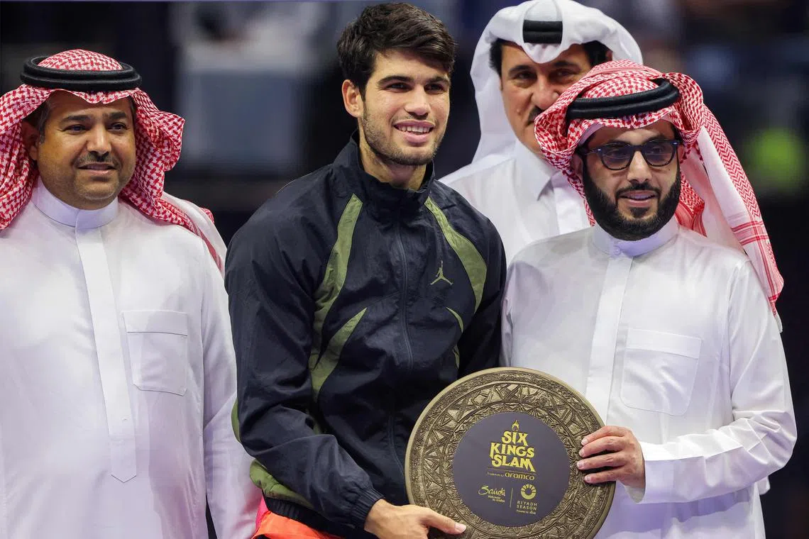 Spain's Carlos Alcaraz (centre) poses for a picture with Saudi Arabia's General Entertainment Authority Chairman Turki al-Sheikh (R) after the final tennis match in the "6 Kings Slam" exhibition tournament in Riyadh on October 19, 2024. (Photo by Fayez NURELDINE / AFP)
