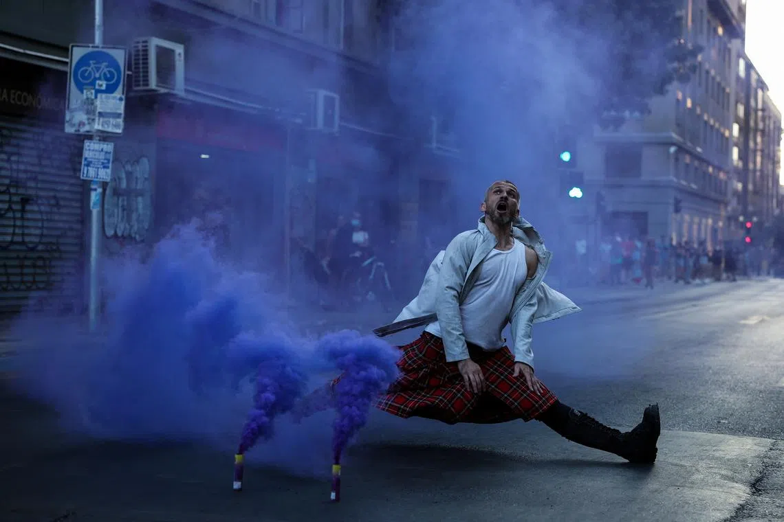 An actor performs 'Efectos Especiales' (Special Effects) during Santiago a Mil International Theater Festival in Santiago, Chile on Jan 18.