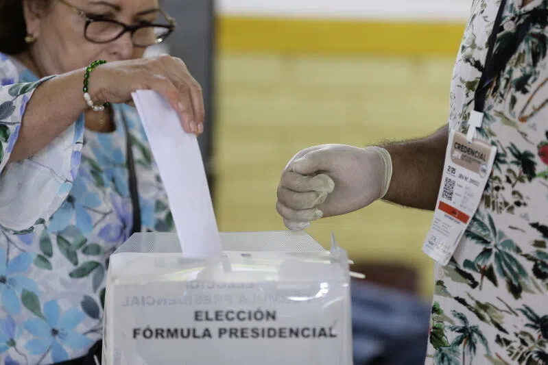 A Honduran casting her vote at a polling station in Tegucigalpa, Honduras, on Nov 30.
