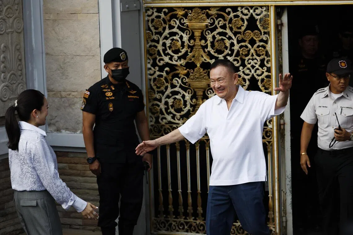 epa12946594 Former Thai Prime Minister Thaksin Shinawatra (2-R) walks to hug his youngest daughter former premier Paetongtarn Shinawatra (L) as he is being released from prison at Klong Prem Central Prison in Bangkok, Thailand, 11 May 2026. Former Thailand's Prime Minister Thaksin Shinawatra is being released from prison for parole after serving eight months of his one-year jail term for corruption and abuse of power.  EPA/RUNGROJ YONGRIT