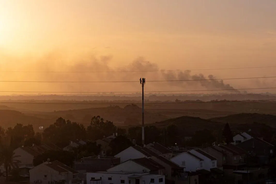 Smoke rises over northern Gaza Strip, amid the ongoing conflict between Israel and Palestinian Islamist group Hamas, as seen from the southern Israel, November 9, 2023. REUTERS/Evelyn Hockstein
