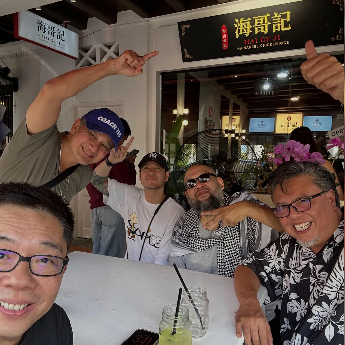Local celebs, including Suhaimi Yusof and Gurmit Singh, showed support for rapper Sheikh Haikel’s cancer battle by visiting his restaurant.