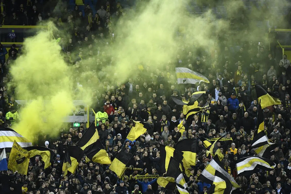 FILE PHOTO: Soccer Football - Europa Conference League - Play Off Second Leg - Vitesse Arnhem v SK Rapid Wien - GelreDome, Arnhem, Netherlands - February 24, 2022 Vitesse Arnhem fans inside the stadium before the match REUTERS/Piroschka Van De Wouw/ File Photo