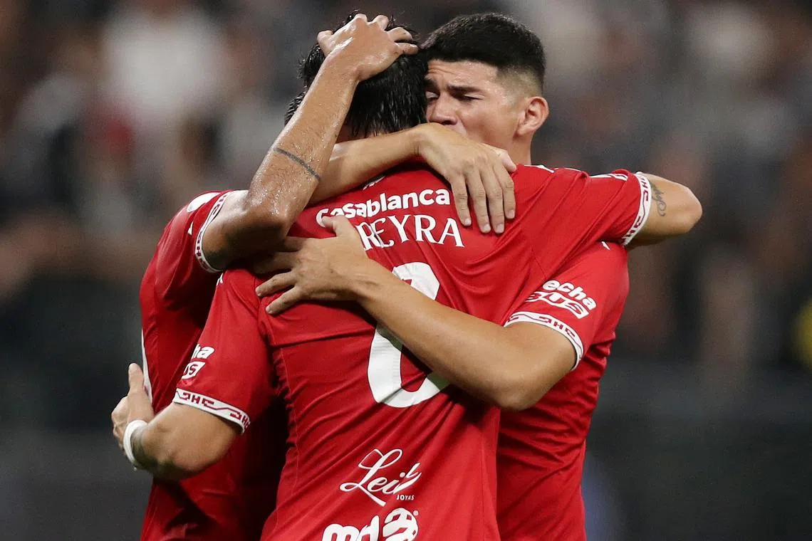 FILE PHOTO: Soccer Football - Copa Sudamericana - Group C - Corinthians v Huracan - Neo Quimica Arena, Sao Paulo, Brazil - April 2, 2025 Huracan's Fabio Pereyra and Huracan's Emmanuel Ojeda celebrate after the match REUTERS/Jean Carniel/File Photo