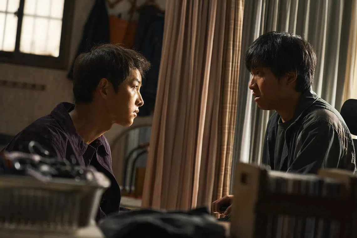 Song Joong-ki (left) and Hong Xa-bin (right) star in Hopeless, a South Korean crime drama about an abused teen who becomes friends with a gangster




Source: Golden Village