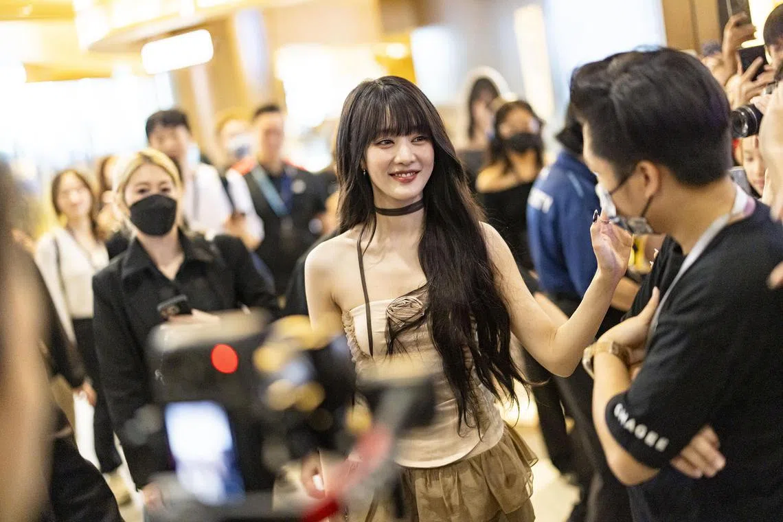 minnie13 - Minnie interacting with fans at Chagee Vivocity


Credit: CHAGEE