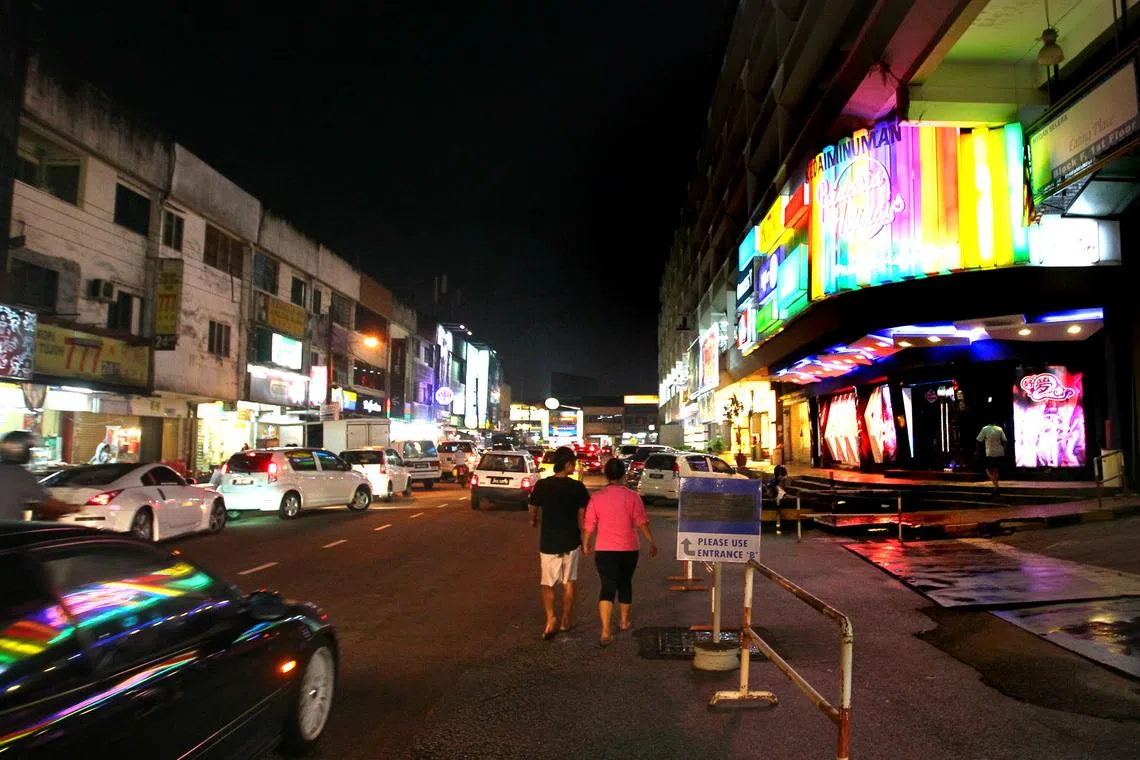 Entertainment industry players want the Johor state government to do away with zoning laws.