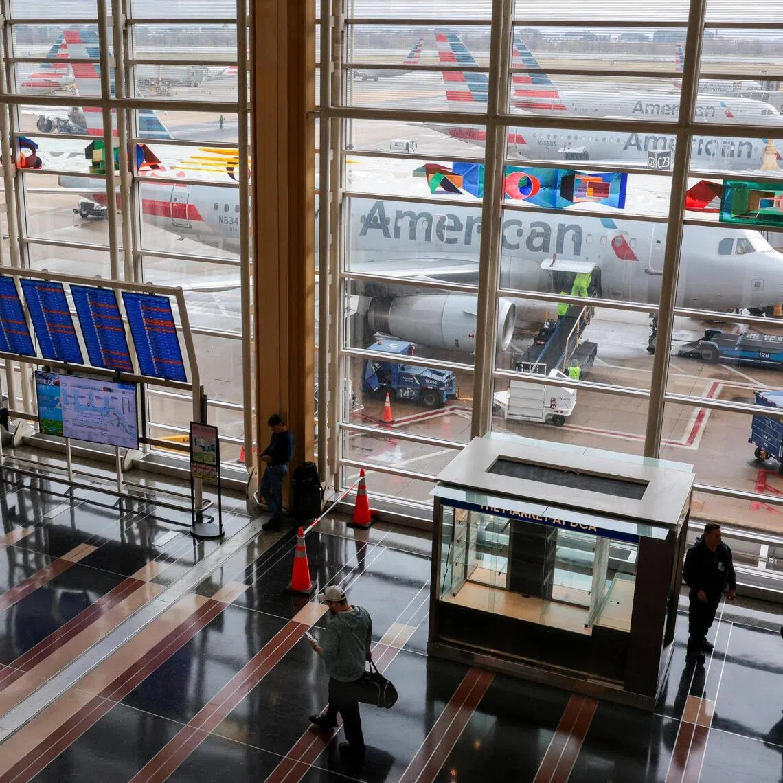 The issue delayed hundreds of flights because planes could not depart until it was resolved.